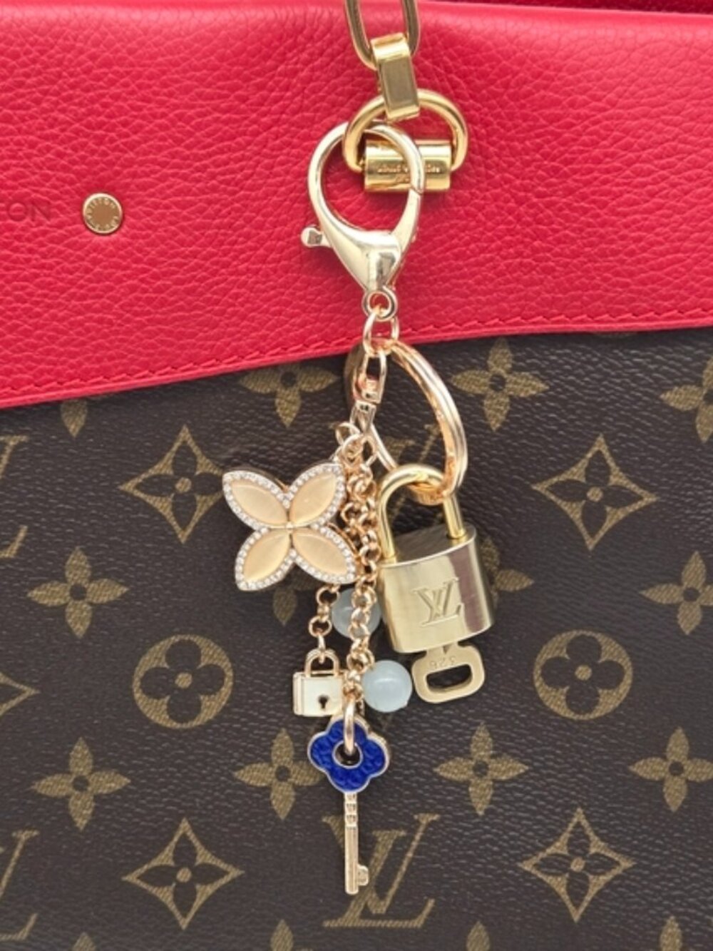 Authentic Louis Vuitton Gold Lock 🔒 Unbranded Keychain Bag Charm LV - Picture 2 of 8